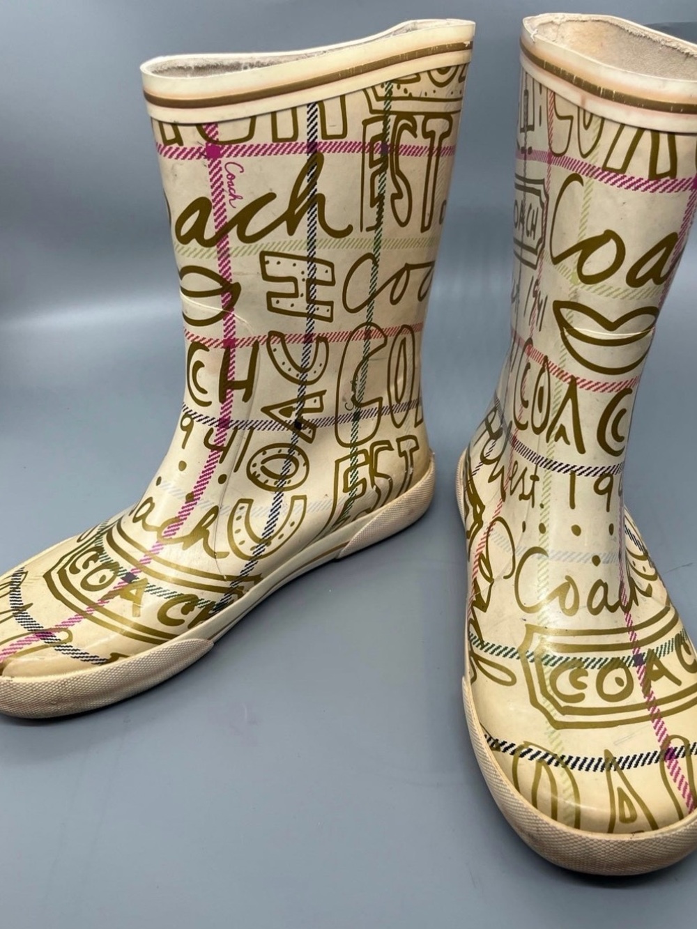 COACH Plaid Beige size 7 rain boots Y2K LOGO Winter Weather Rubber GUC